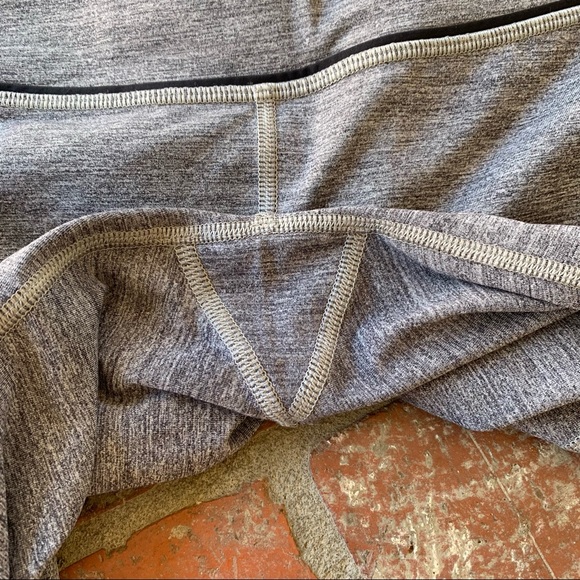 Lululemon Leggings W/ Pockets Size 6! - Picture 3 of 6